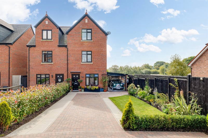 Old Court Gardens, Oakmere