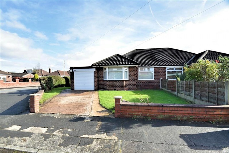 Hawthorn Lane, Sale