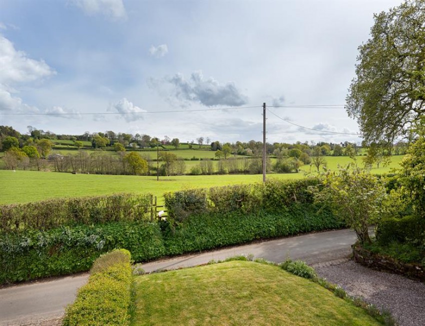 Images for Gorgeous cottage with bespoke kitchen and rural views in Cotebrook