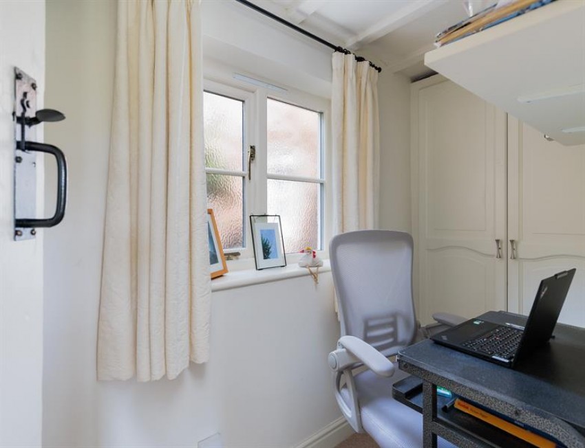 Images for Gorgeous cottage with bespoke kitchen and rural views in Cotebrook