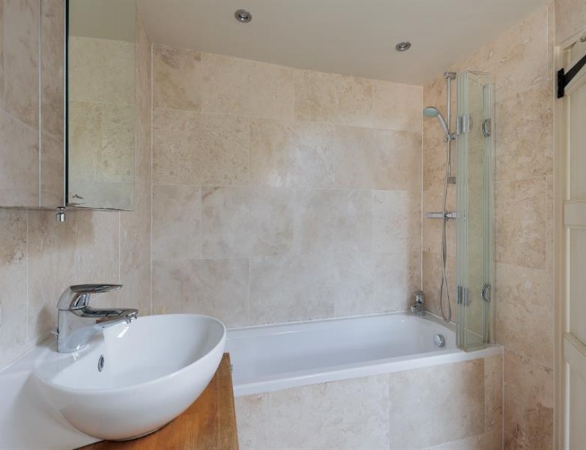 Images for Gorgeous cottage with bespoke kitchen and rural views in Cotebrook