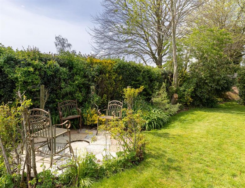 Images for Gorgeous cottage with bespoke kitchen and rural views in Cotebrook