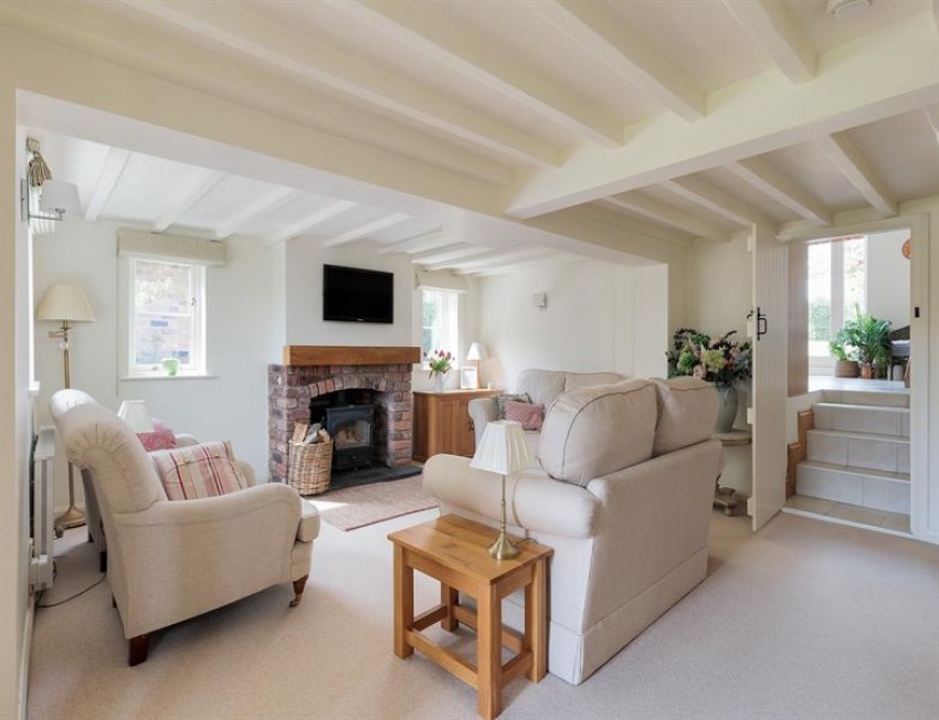Images for Gorgeous cottage with bespoke kitchen and rural views in Cotebrook
