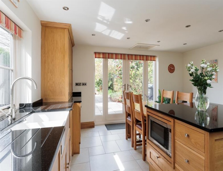 Images for Gorgeous cottage with bespoke kitchen and rural views in Cotebrook