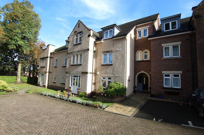 Grove Lane, Hale, WA15