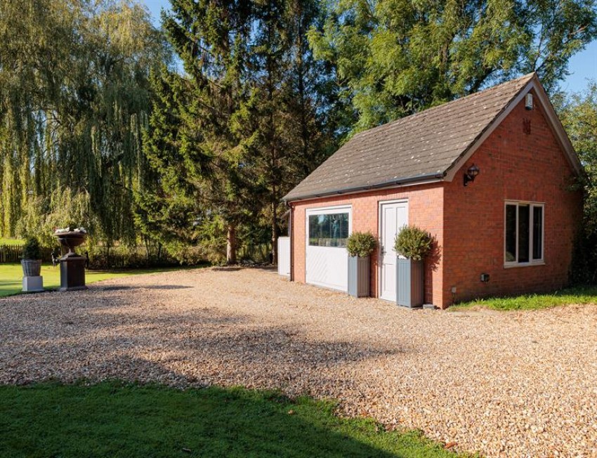 Images for Over 3000 square feet in 1.49 acre in Rushton, Tarporley