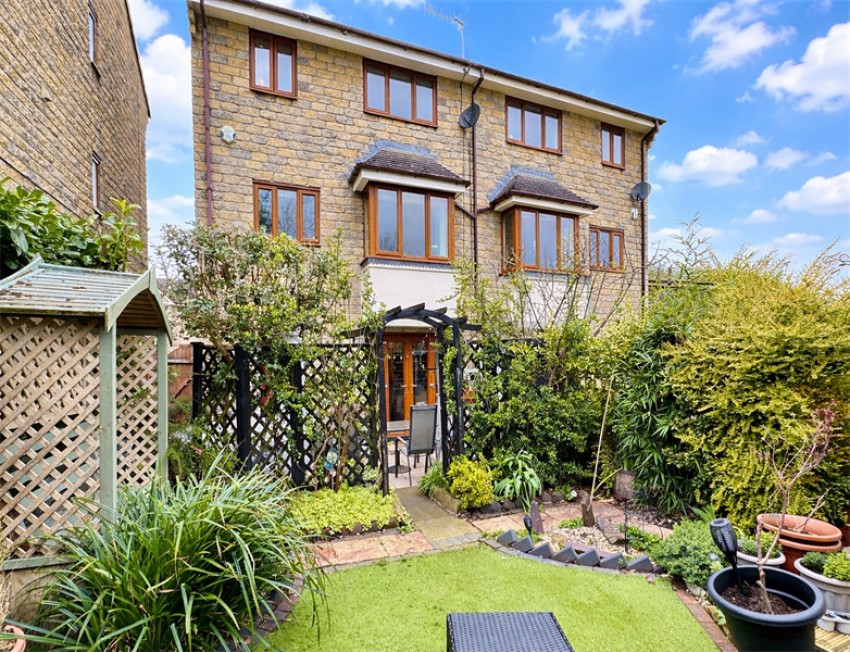 Images for Valemount, Hadfield, Glossop