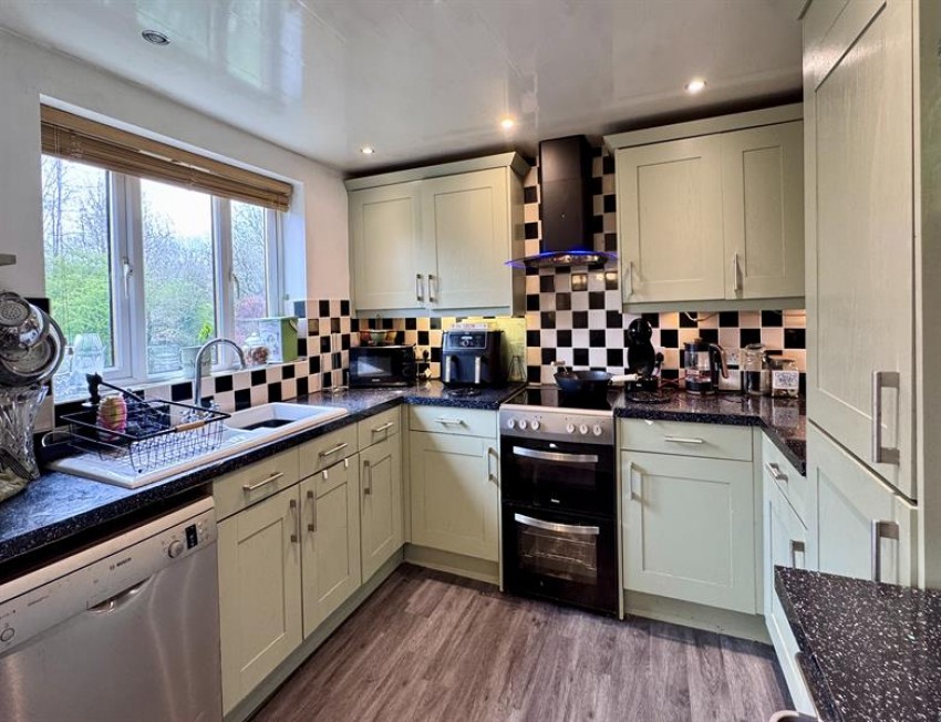 Images for Valemount, Hadfield, Glossop