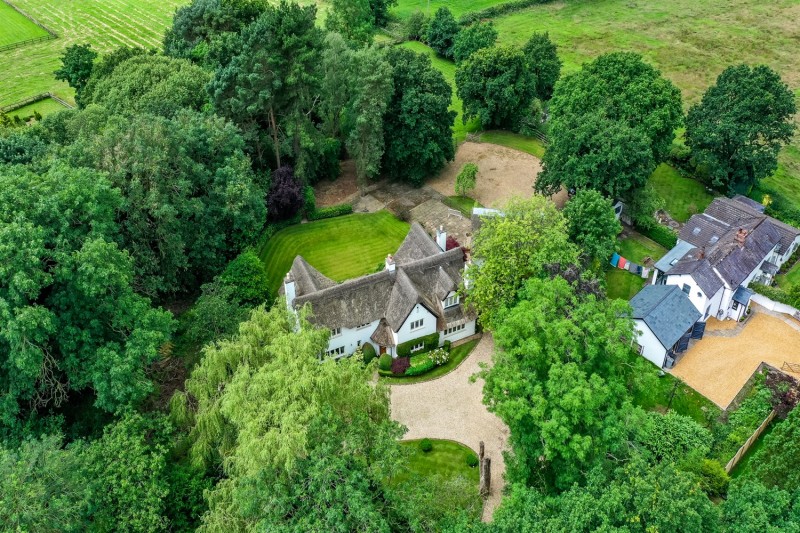 Hulse Heath Lane, Mere - Thatched Cottage 1.6 acres