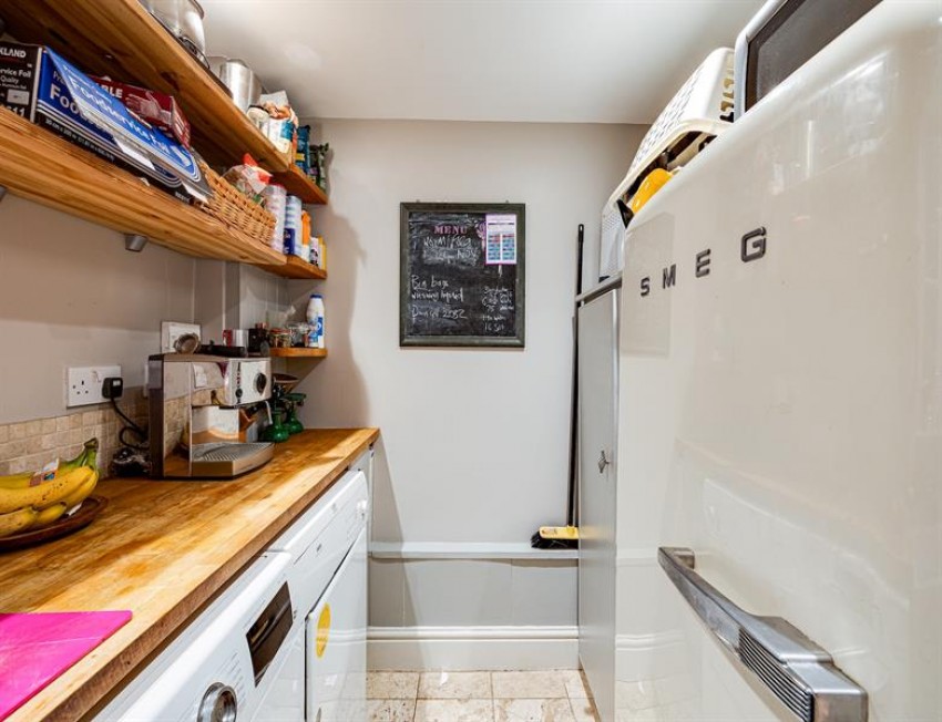 Images for Picturesque cottage of supreme quality in Horsley Lane, Beeston