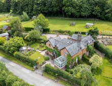 Images for Picturesque cottage of supreme quality in Horsley Lane, Beeston