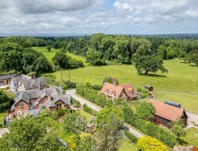 Images for Picturesque cottage of supreme quality in Horsley Lane, Beeston