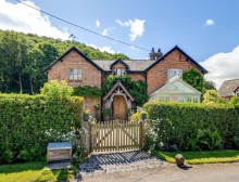 Images for Picturesque cottage of supreme quality in Horsley Lane, Beeston