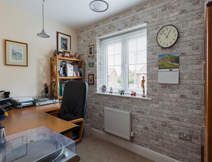 Images for South facing garden and stylish house in Eddisbury Drive