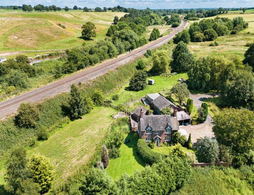 Images for Lovely detached house in Beeston in 1.71 acre, just five minutes drive from Tarporley