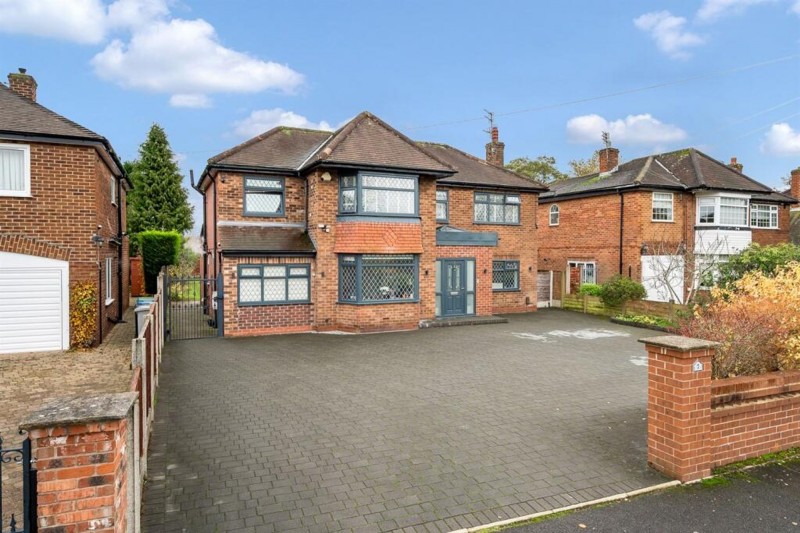 Langley Road, Sale, M33