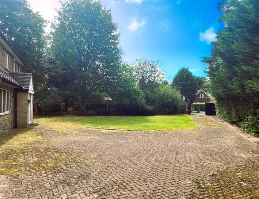 Images for 10 Blenheim Close, Hale,