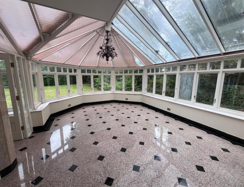 Images for 10 Blenheim Close, Hale,