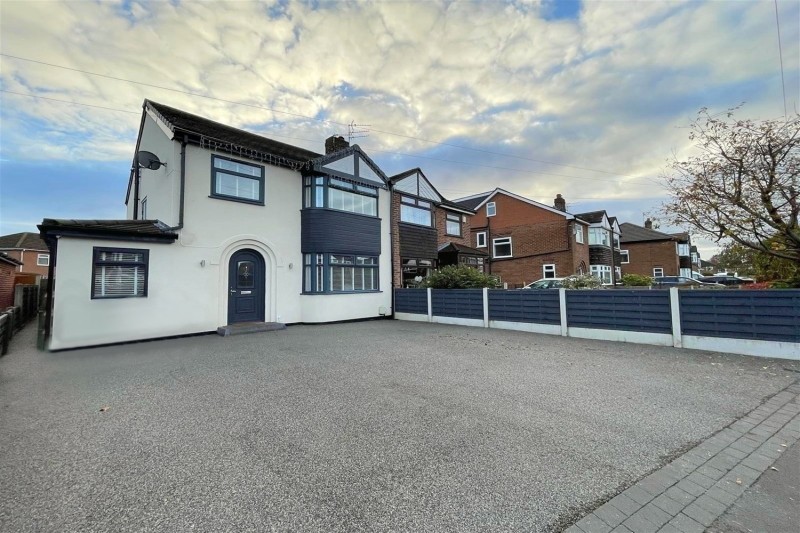 Delamere Avenue, Sale