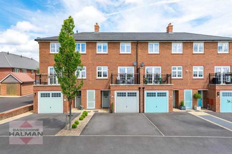 Hangar Crescent, Woodford