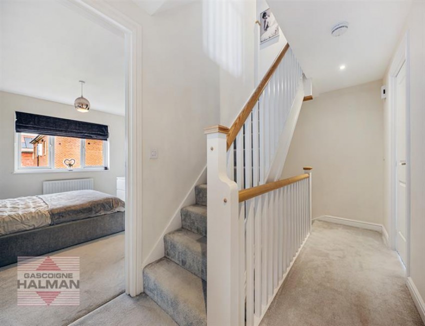 Images for Hangar Crescent, Woodford