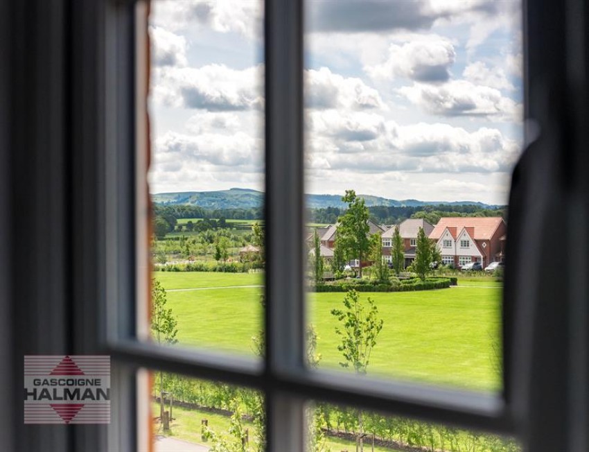 Images for Hangar Crescent, Woodford