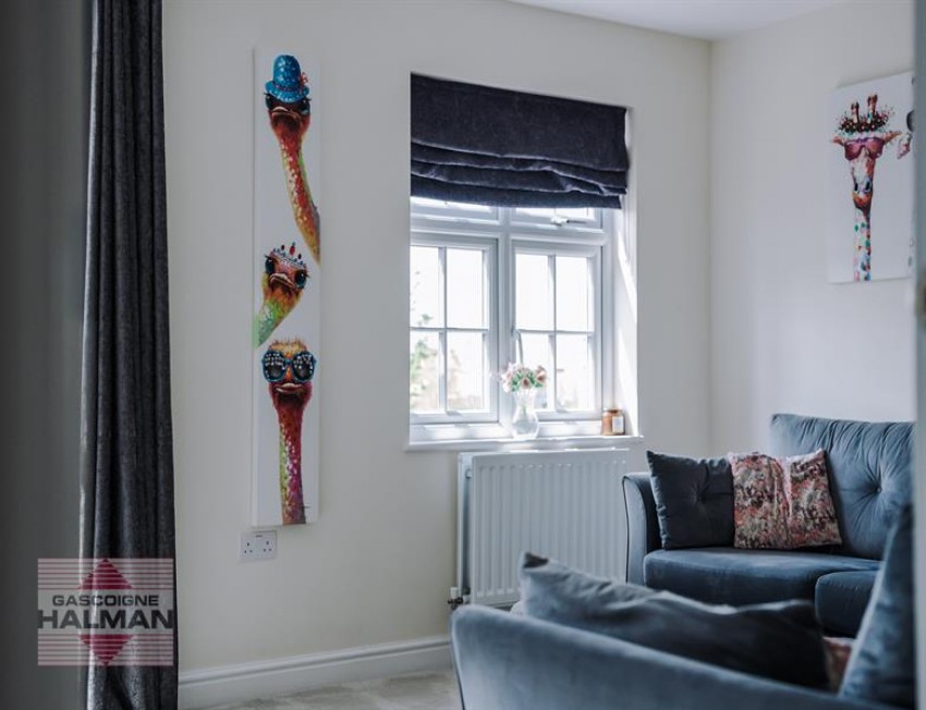 Images for Hangar Crescent, Woodford