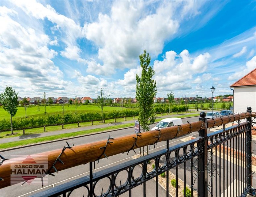 Images for Hangar Crescent, Woodford