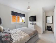 Images for Hangar Crescent, Woodford