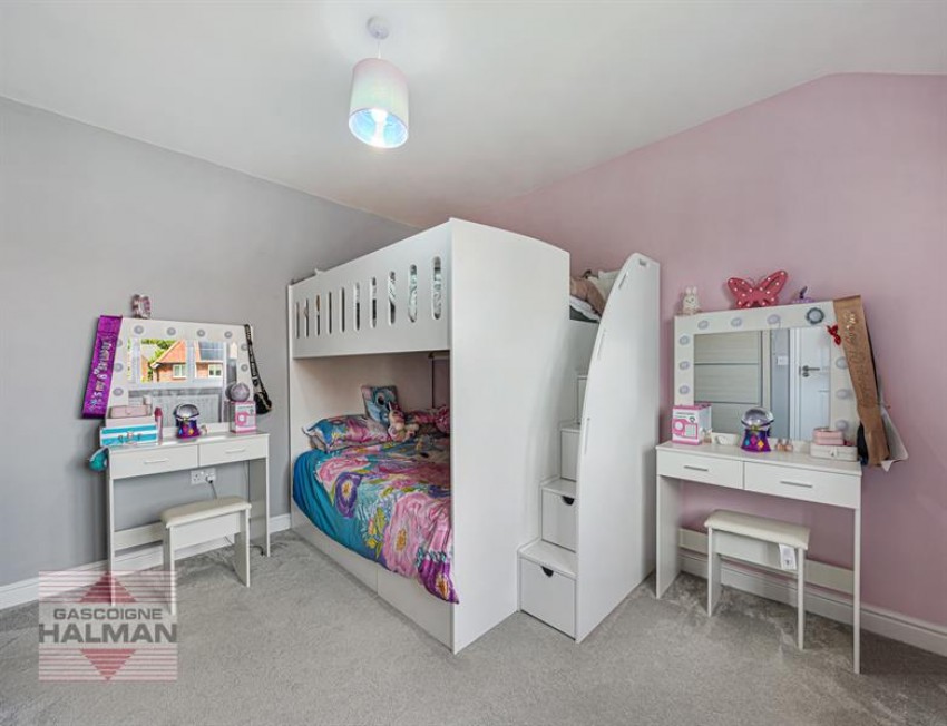 Images for Hangar Crescent, Woodford