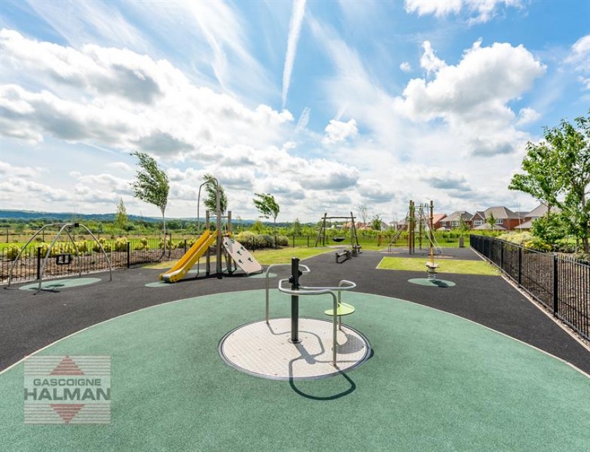 Images for Hangar Crescent, Woodford