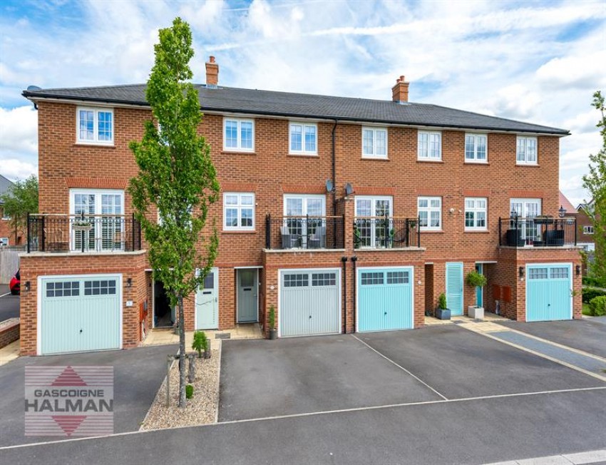 Images for Hangar Crescent, Woodford