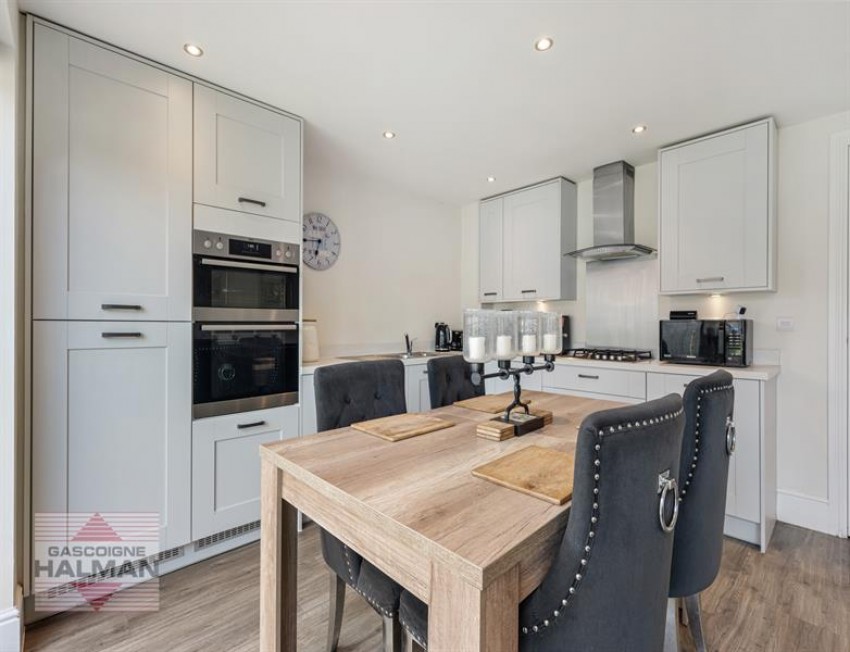 Images for Hangar Crescent, Woodford