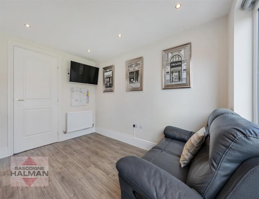 Images for Hangar Crescent, Woodford