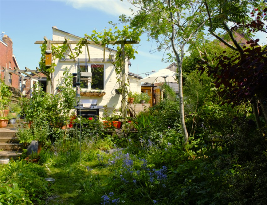 Images for Fantastic spacious semi-detached with garden and large annex