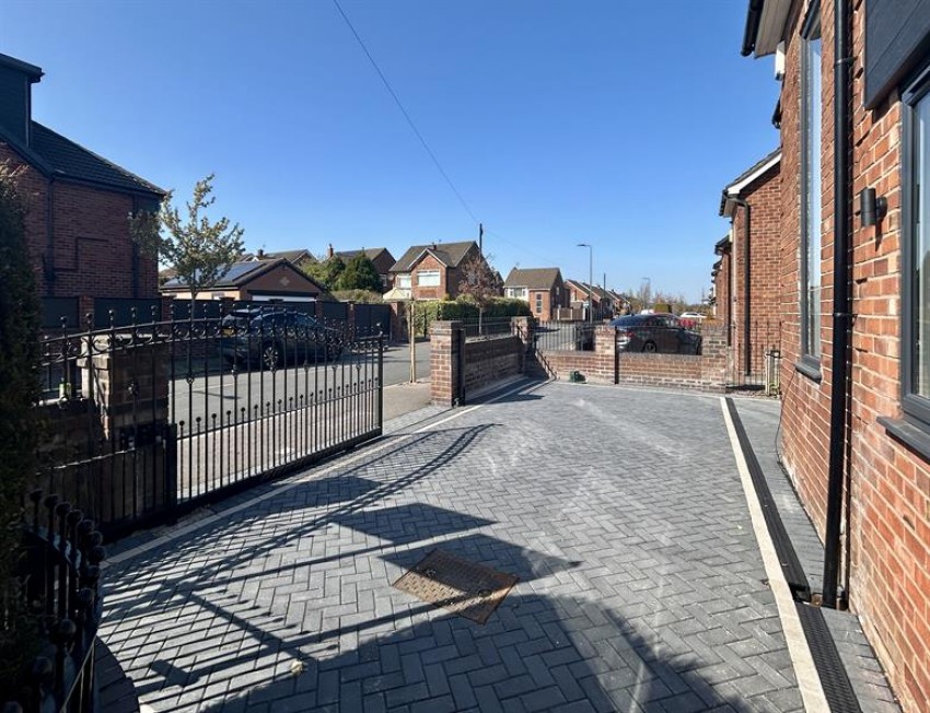 Images for East Avenue, Heald Green