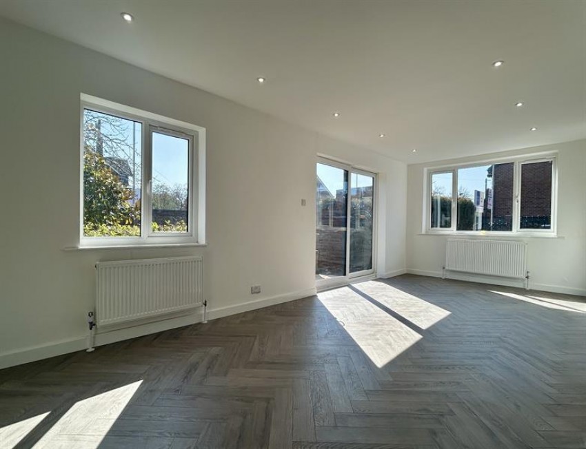 Images for East Avenue, Heald Green
