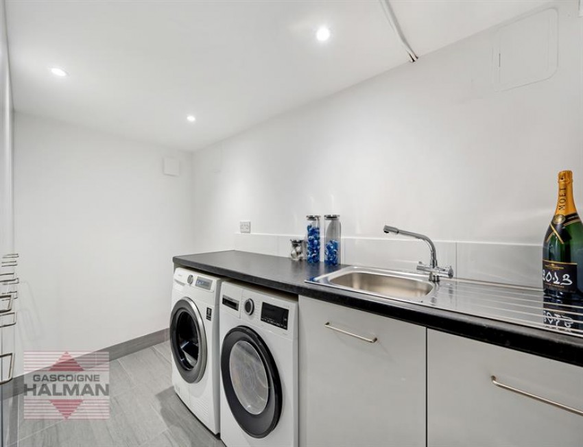 Images for Clifton Park Road, Davenport