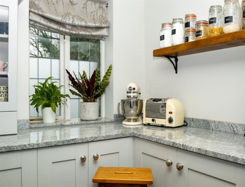 Images for Myrtle Cottage, Moddershall