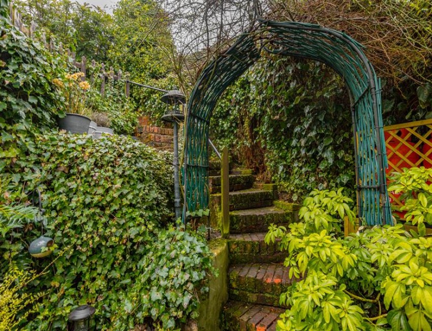 Images for Myrtle Cottage, Moddershall