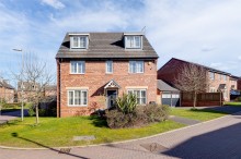 Images for 5 double bedroom freehold house in Sandstone Lane