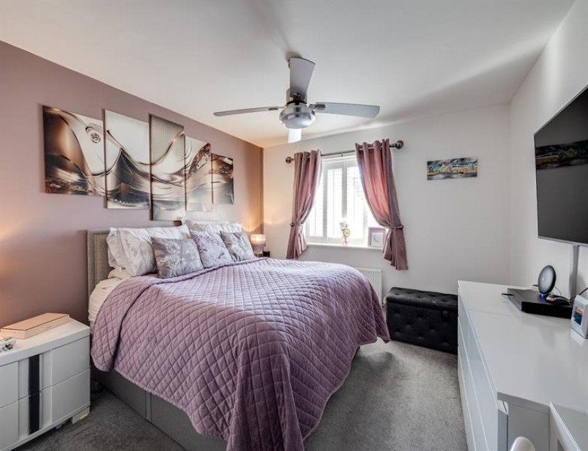 Images for 5 double bedroom freehold house in Sandstone Lane