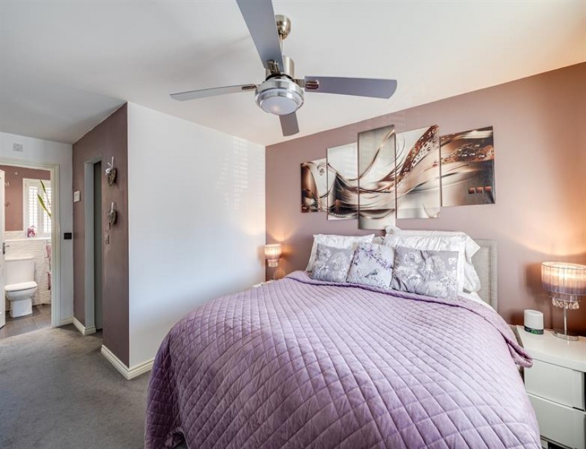 Images for 5 double bedroom freehold house in Sandstone Lane