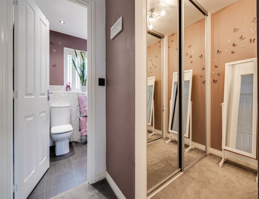 Images for 5 double bedroom freehold house in Sandstone Lane