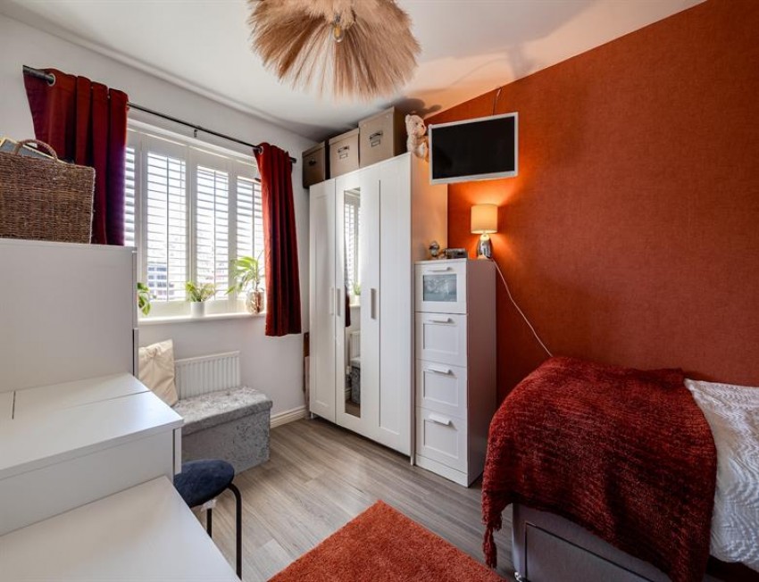 Images for 5 double bedroom freehold house in Sandstone Lane