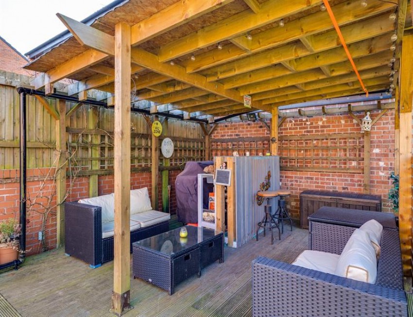 Images for 5 double bedroom freehold house in Sandstone Lane