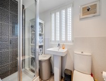 Images for 5 double bedroom freehold house in Sandstone Lane