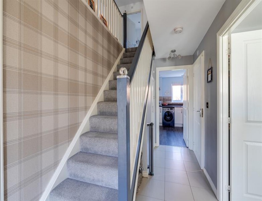 Images for 5 double bedroom freehold house in Sandstone Lane