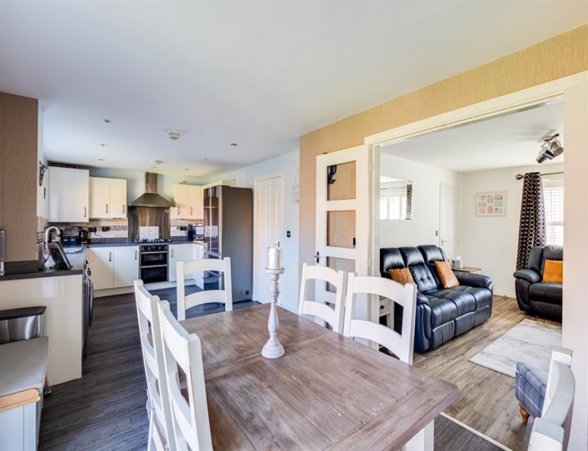 Images for 5 double bedroom freehold house in Sandstone Lane