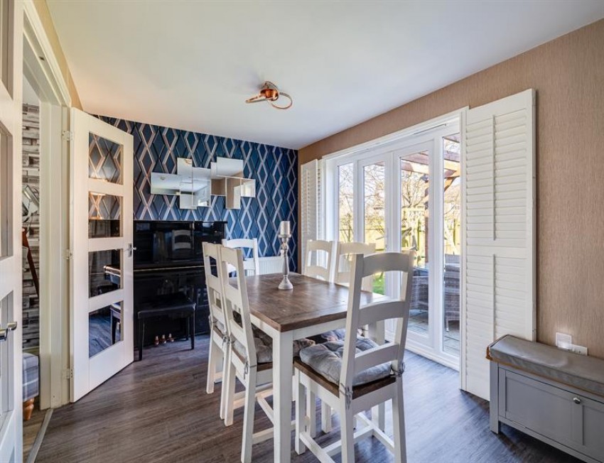 Images for 5 double bedroom freehold house in Sandstone Lane